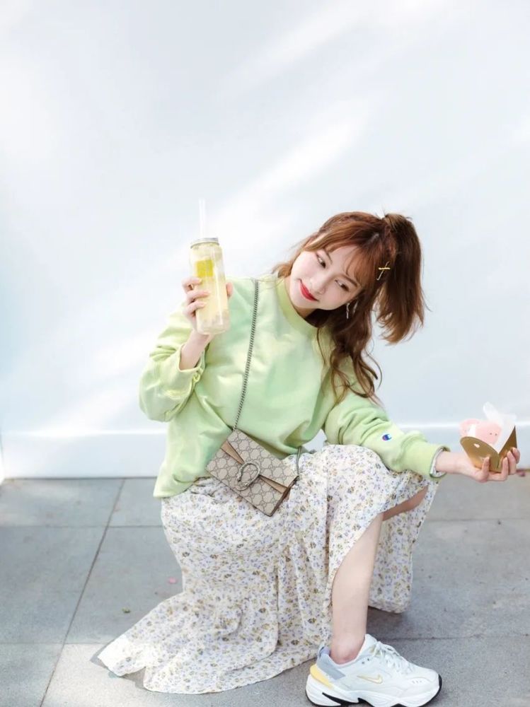 小个子春天巨美穿搭"卫衣 裙",温柔气质炸了!