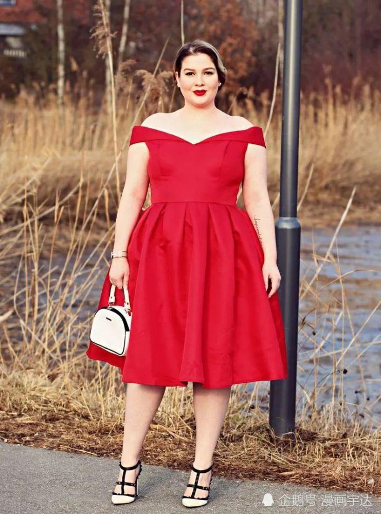 49岁韩红越来越油腻墨绿色长皮衣搭松垮西裤臃肿感溢出屏幕