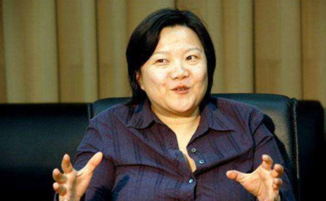 洪晃谈母亲章含之与父亲的婚姻 离婚是明智的决定 他们俩不合适 腾讯新闻