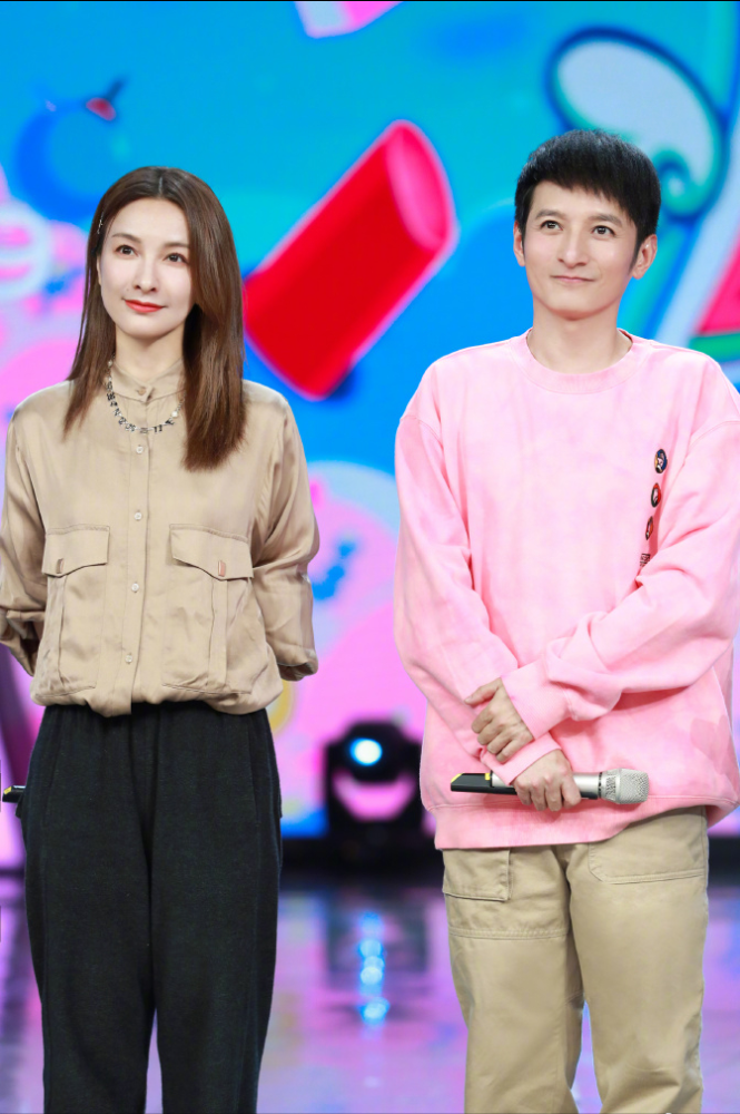 李维嘉晒快乐家族合照,吴昕的颜值成亮点,谁能相信她已38岁了