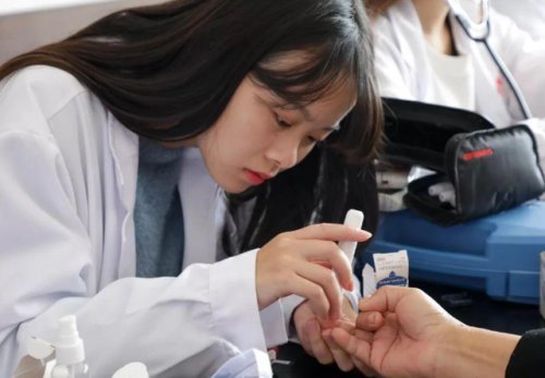 空腹血糖|多走路可以降血糖吗？医生建议：多做这几件事，血糖或会稳定下来