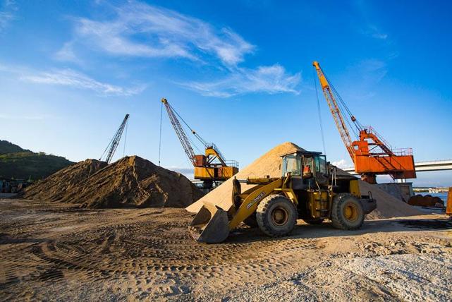 沙子短缺手机是用沙子做的沙漠里的沙子为什么不能用