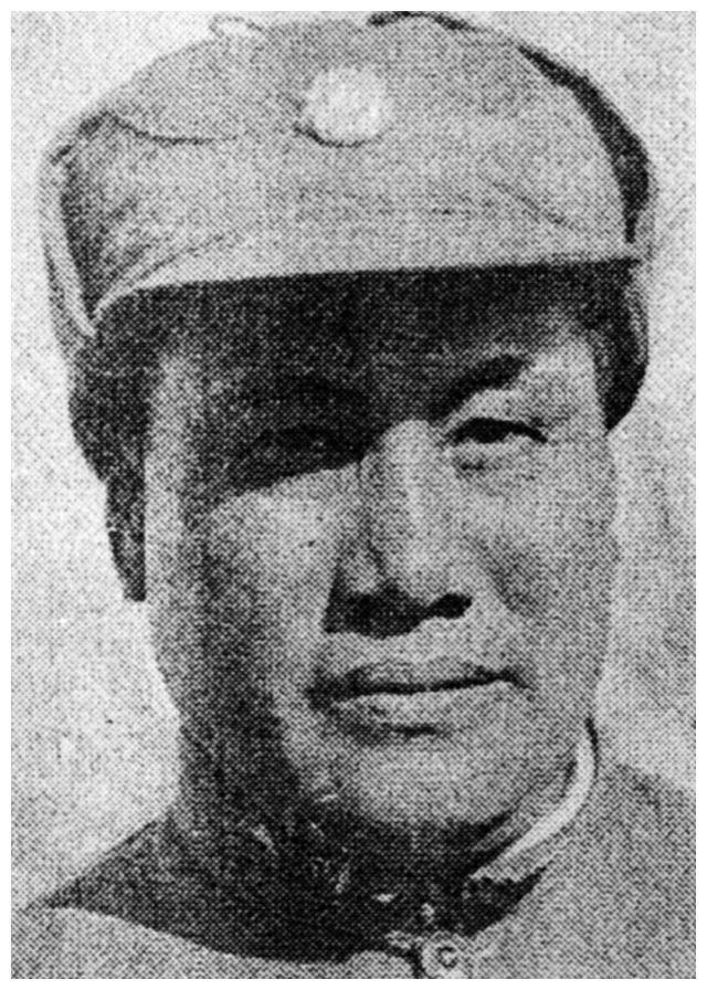 他是八路军旅长出身大地主家庭贺老总说我很少服人只服他