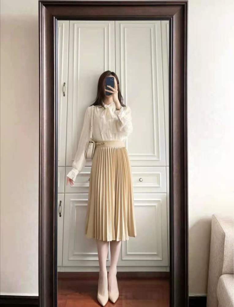 长款百褶裙搭配什么上衣好看 腾讯新闻
