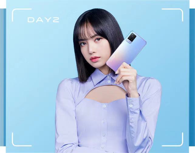 lisa代言海报惊现悬浮手机镜头拉近全靠后期满是敷衍