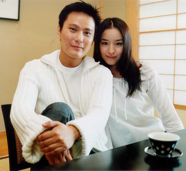 外界盛传情歌王子张信哲曾经和一位朱姓的女歌迷相爱,最后因为对方的