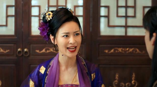 赘婿难怪杨妈妈提起耿护卫时频频摇动扇子她到底动了情