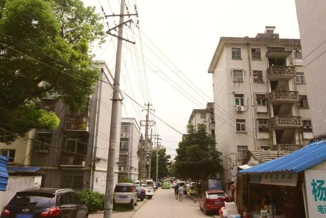 合肥一处城中村被称为是打工者聚集地许多人瘫痪在此地