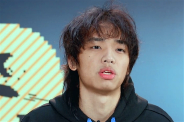 曾涵江一个低级失误,将魏子越推上a班榜首,难怪黄子韬说没法看