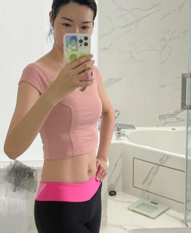 大秀纤细小蛮腰,亿元豪宅浴室罕曝光_腾讯新闻