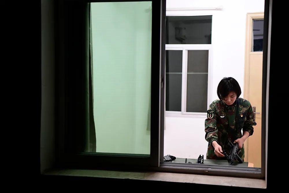 速看乘风破浪的导弹测试女兵