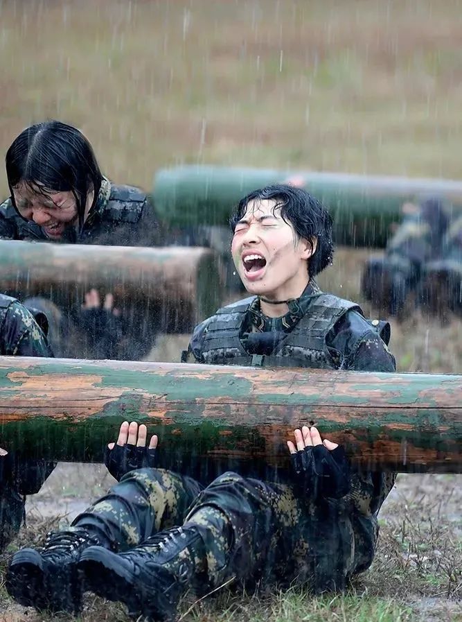 速看乘风破浪的导弹测试女兵