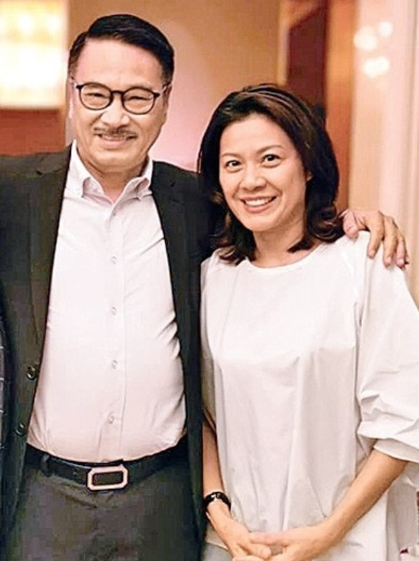 家属公开信称要带吴孟达回大马安葬,妻子携一双子女到灵堂打点