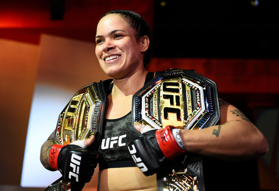 ufc母狮抱着女儿欢庆卫冕是同性爱情结晶李景亮一句话亮了