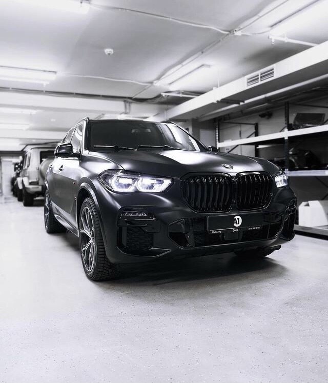 比q7更大气,比gle还运动,宝马x5全黑涂装,网友:太喜欢了!