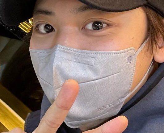 exo门面朴灿烈近照曝光素颜眼角细纹明显黑了几个色号仍一眼万年