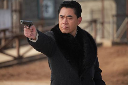 老戏骨陈宝国,妻子原来是《京华烟云》里的她,难怪一直0绯闻