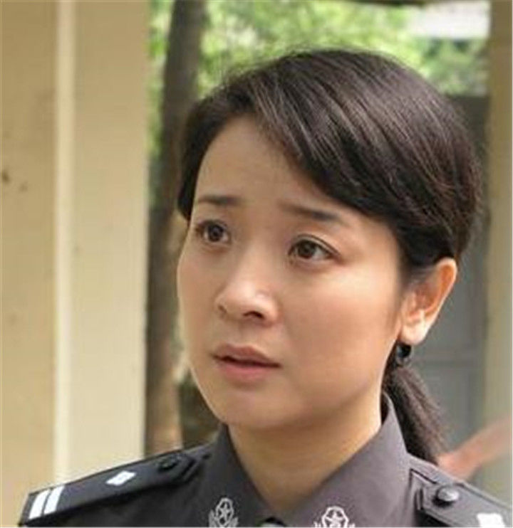 身为国家一级演员,婚内多次给丈夫戴绿帽,丈夫隐忍11年未离婚!