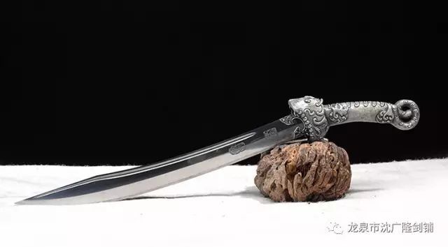 龙泉宝剑虎啸山林不怒自威虎威刀