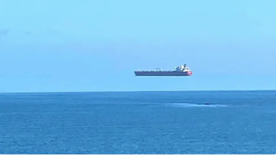 英国|英国轮船漂浮在空中？美国飞机在高空静止不动？专家解释其中缘由