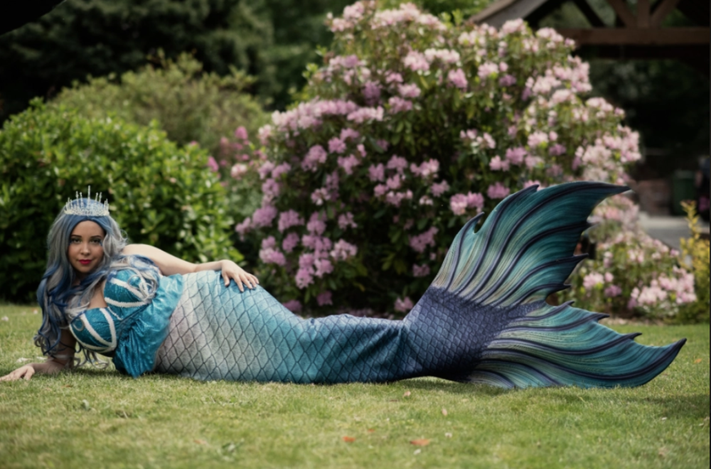 英国银行风控经理兼职扮演胖美人鱼身材不能阻碍梦想