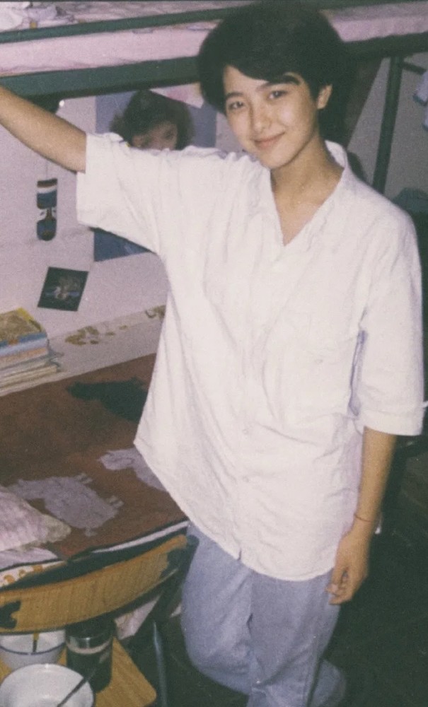 中戏校花曾黎200年才出的美女为什么一直不火