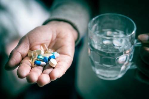 肝脏|起床后的3种行为，比白酒还伤肝，如果你也有，赶紧趁早改掉！