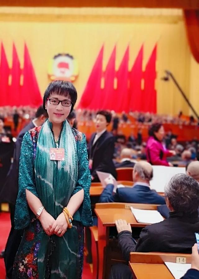 关注两会上住滇全国政协委员宗庸卓玛讲述阿佤人民再唱新歌