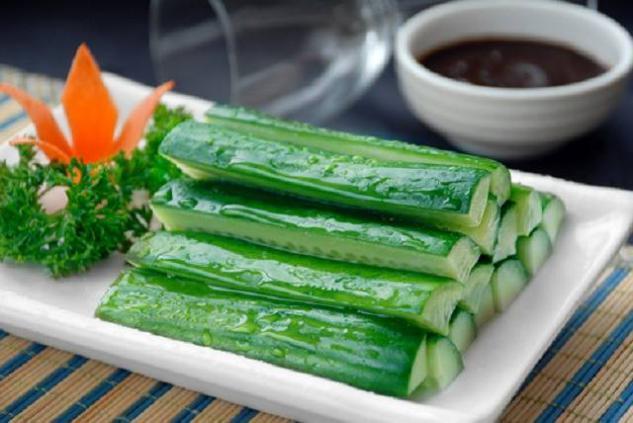 黄瓜|夏季黄瓜销量好，不法商家可能会打激素，要怎么分辨好坏，我教你