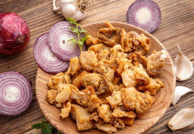 猪油渣|猪油渣很常见，到底能不能吃，吃了有什么好处或坏处？你清楚吗？