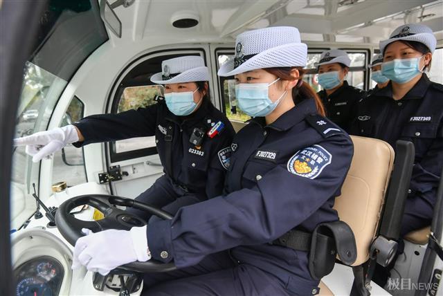 樱花之下有 警花 东湖公安首支女警交巡服务队今日亮相 腾讯新闻