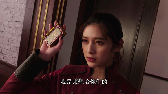 假面骑士圣刃:神代玲花变身过程公开,身材堪称完美,真正的女王