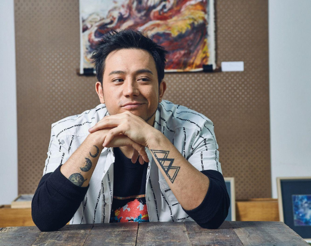 渣男张致恒借钱度日被追债,出道19年劈腿6女