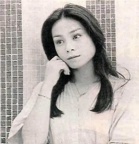 并且卢少慈在1989年,还给吴孟达又生了一个女儿.