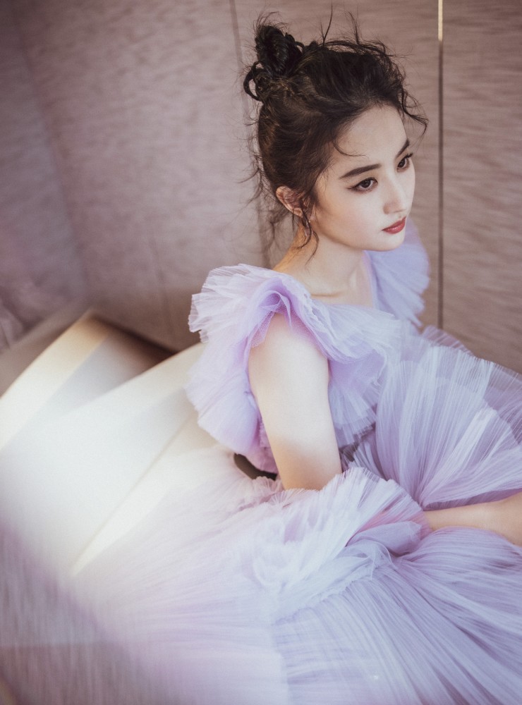 神仙姐姐刘亦菲最新美图,紫色仙女裙太浪漫_腾讯新闻