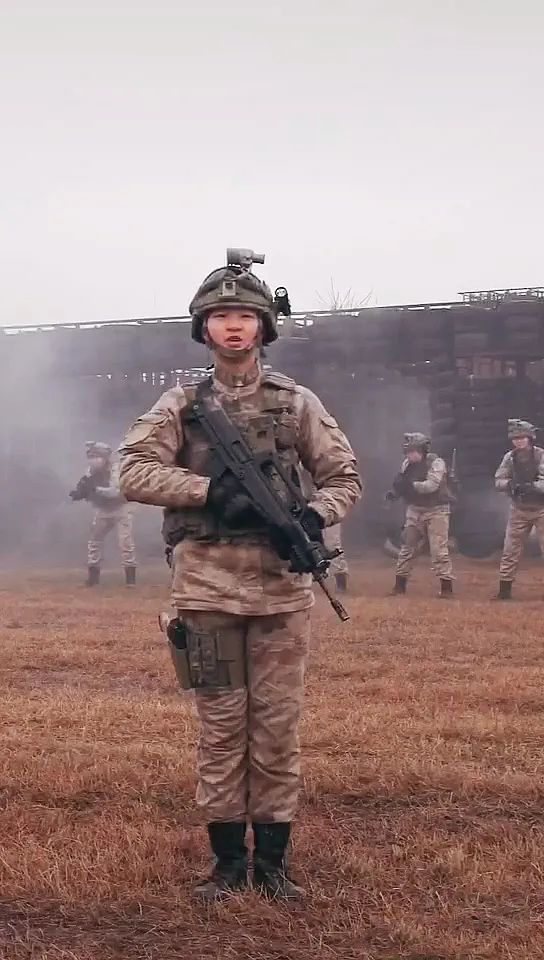星空迷彩等新一代单兵装具这22名女兵穿上了作为空军唯一一支女子特战