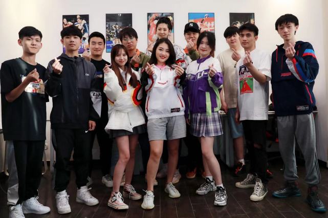 从女排国手到火豹电竞赛训指导 薛明:女子电竞为国出战的那天总会到来