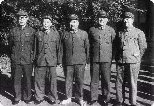 许世友与雷明珍离婚,几十年后前妻有事求他,他是如何回应的?_腾讯新闻