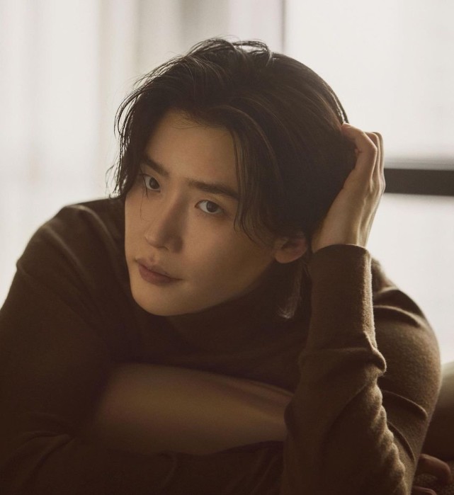 李钟硕丸子头造型曝光,网友:韩剧滤镜太大,他本来也不帅