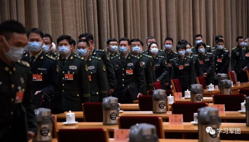 两会要闻丨解放军和武警部队代表团举行第一次全体会议_腾讯新闻