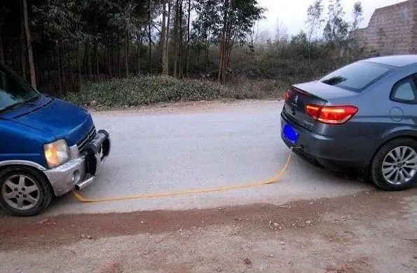 只有这5种情况才可以打 双闪 车辆警示灯使用需谨慎 否则就算交通违法 腾讯新闻