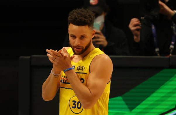 库里成本届全明星主角?三分大赛夺冠,正赛花式表演还挂筐暴扣!