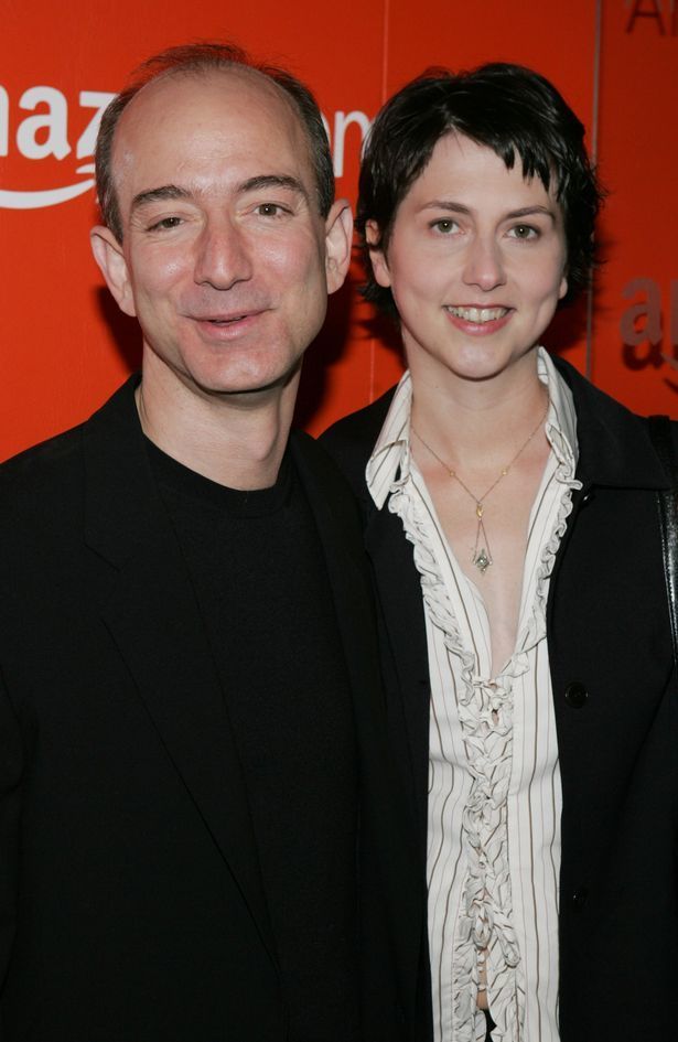 贝佐斯前妻闪电二婚,捐出巨额身家后嫁给化学老师,人间传奇女子_腾讯