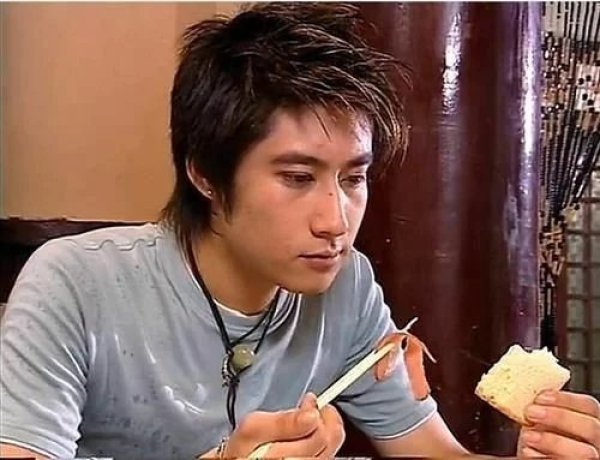 扮演者盛超毕业于中戏,《红苹果乐园》是他的首部电视剧,2005年和谢娜