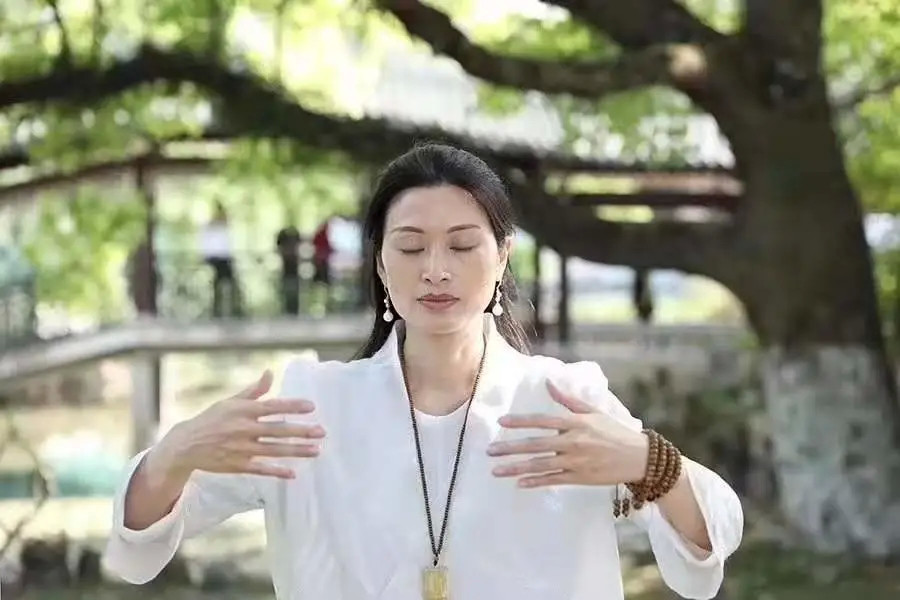 站桩练者的形,气,神融合一体