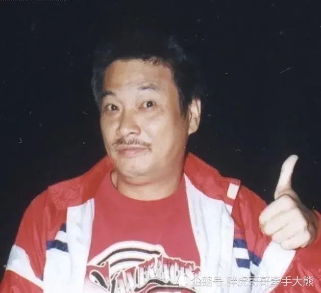 就像是邻家大哥一样没有架子这是当时汶川地震当地人对吴孟达的评价