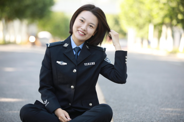巾帼柔情,铿锵玫瑰!风一样的女特警,挥洒别样青春风采_腾讯网