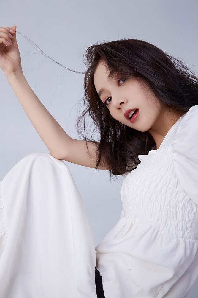 《玲珑狼心》最美首领张佳琳 打戏追求完美不怕苦_腾讯新闻