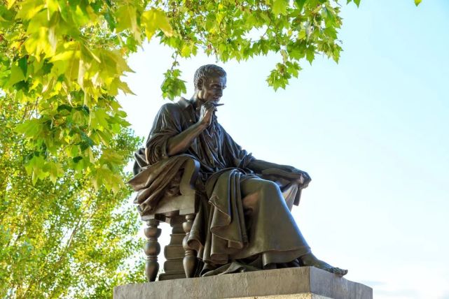 日内瓦卢梭岛中的卢梭像