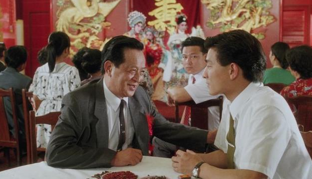 香港一代老戏骨关海山于2006年病逝,他是吴孟达的师傅,在达叔人生低谷